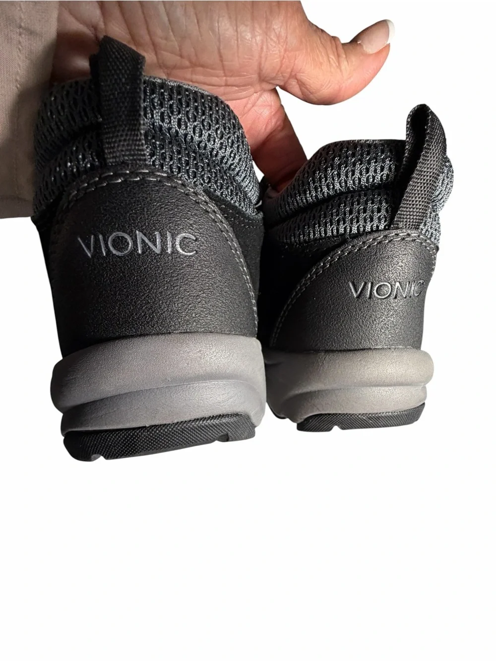Vionic black athletic